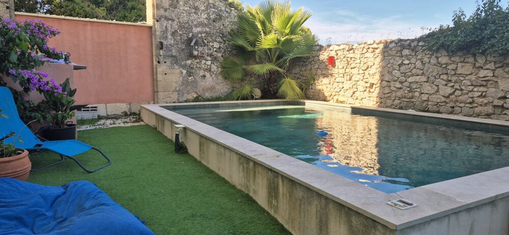 Sommières  Ancienne magnanerie rénovée avec piscine