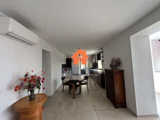  Appartement à louer 3 pièces 140 m²