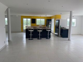  Maison à louer 7 pièces 254 m²