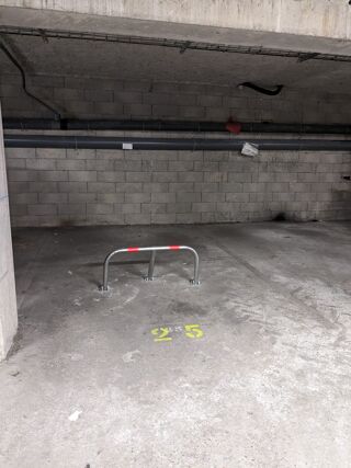  Parking / Garage à louer 12 m²