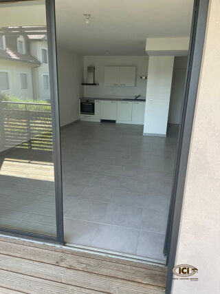  Appartement à louer 3 pièces 65 m²