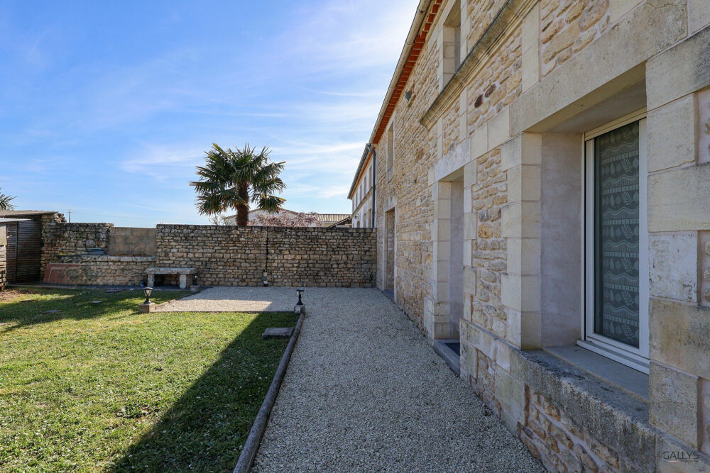 Vente Maison Maison charentaise rénovée de 152 m² située à Chaillevette Chaillevette