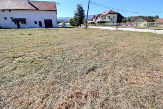   Proche du centre : joli terrain plat et viabilisé à REIGNIER ! Reignier-Ésery