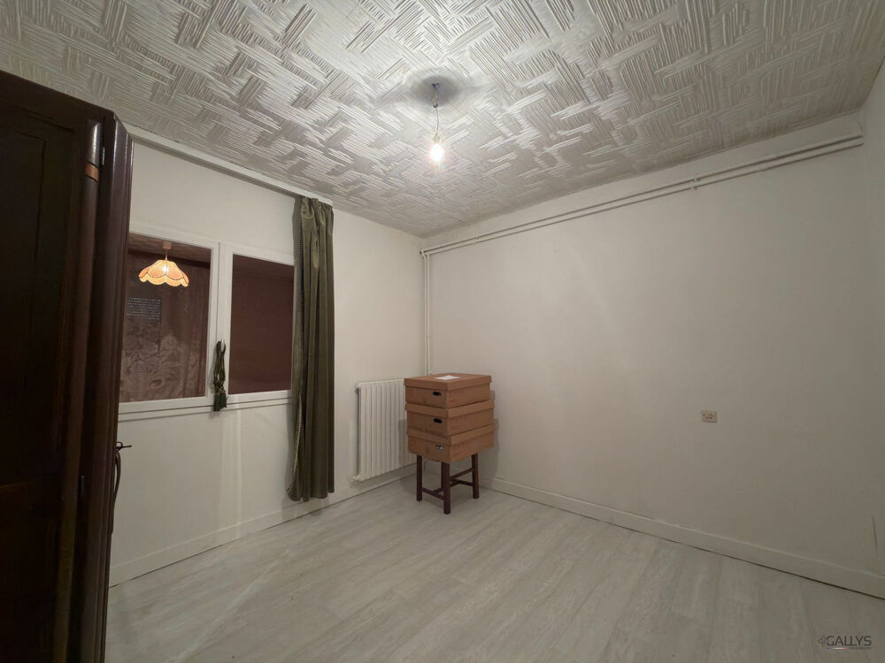 MAISON MITOYENNE AVEC DÉPENDANCES ET POTENTIEL D'AMÉNAGEMENT
