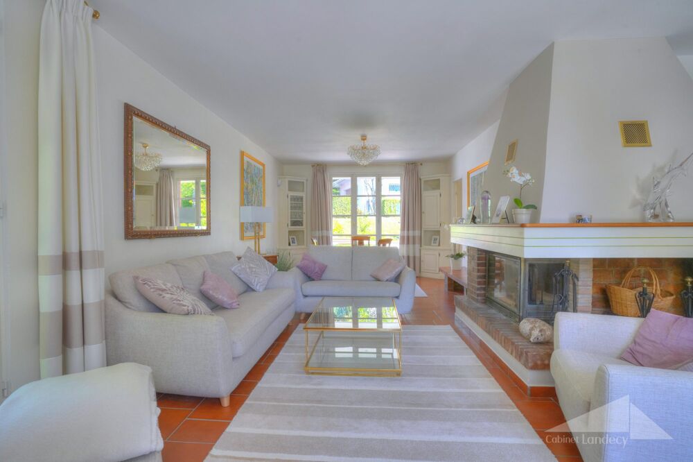 Vente Maison Maison 8 pièces à vendre - Grilly (Mourex) Grilly