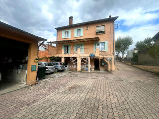  Immeuble à vendre 415 m² Roussillon