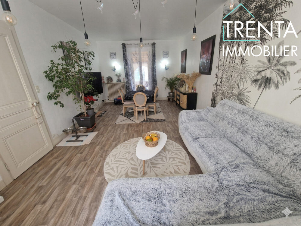 Belle maison rénovée avec grand terrain plat et arboré