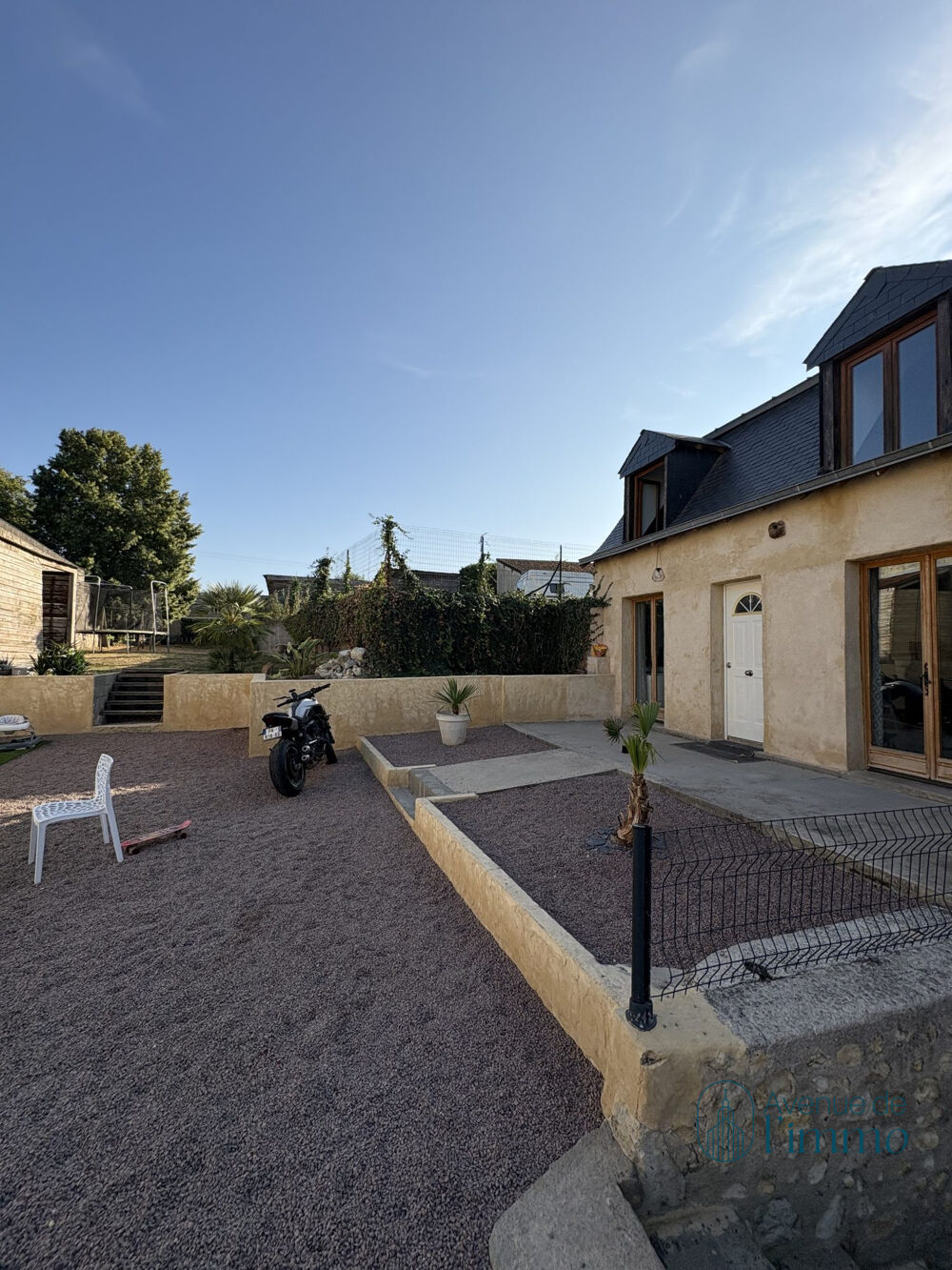 Aux portes de Doué-en-Anjou  Maison de charme avec jardin