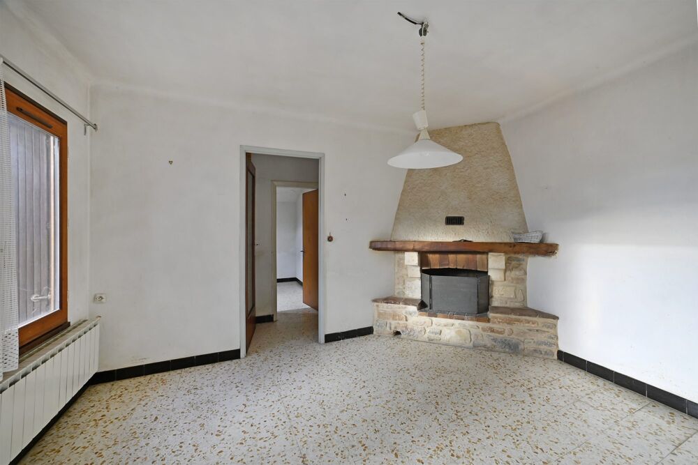 Maison de Village avec Cour, Terrasse et Stationnement