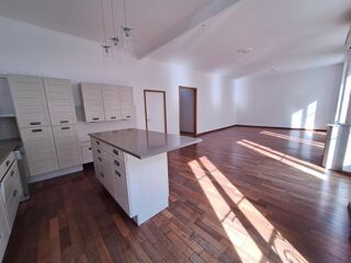  Appartement à louer 4 pièces 138 m²
