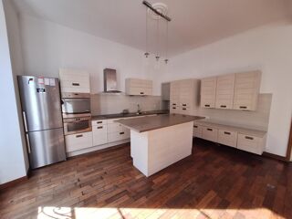  Appartement à louer 4 pièces 138 m²