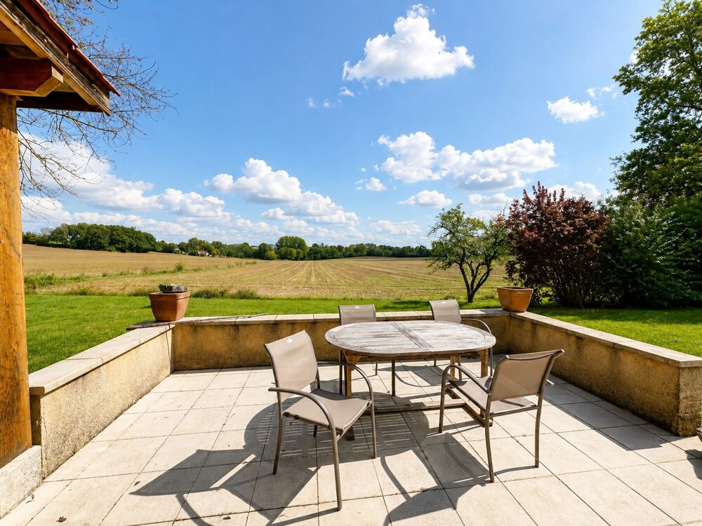 Vente Maison Une spacieuse maison en pierre avec un gîte et une grange Bourgougnague