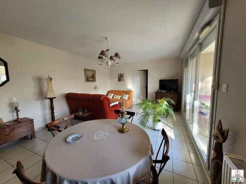   Spacieux rez-de-jardin Appartement - 2 pi�ce(s) - 63 m�