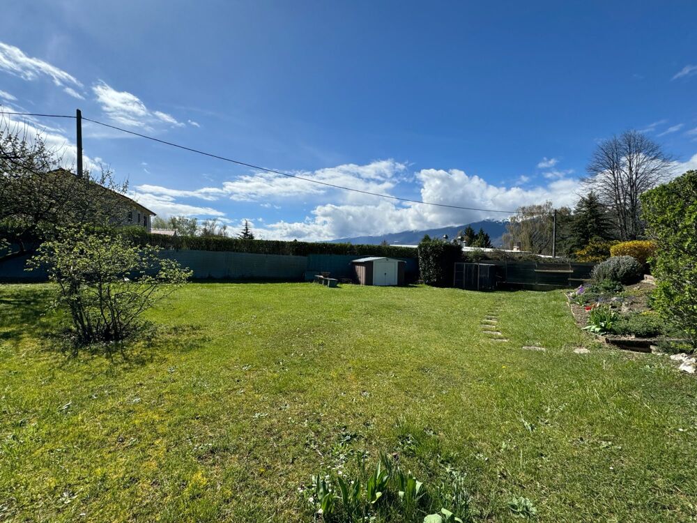   Ornex : Terrain constructible de 533m² 