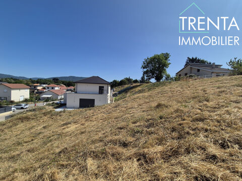   Terrain de 743m² libre de constructeur à vendre sur la commune 