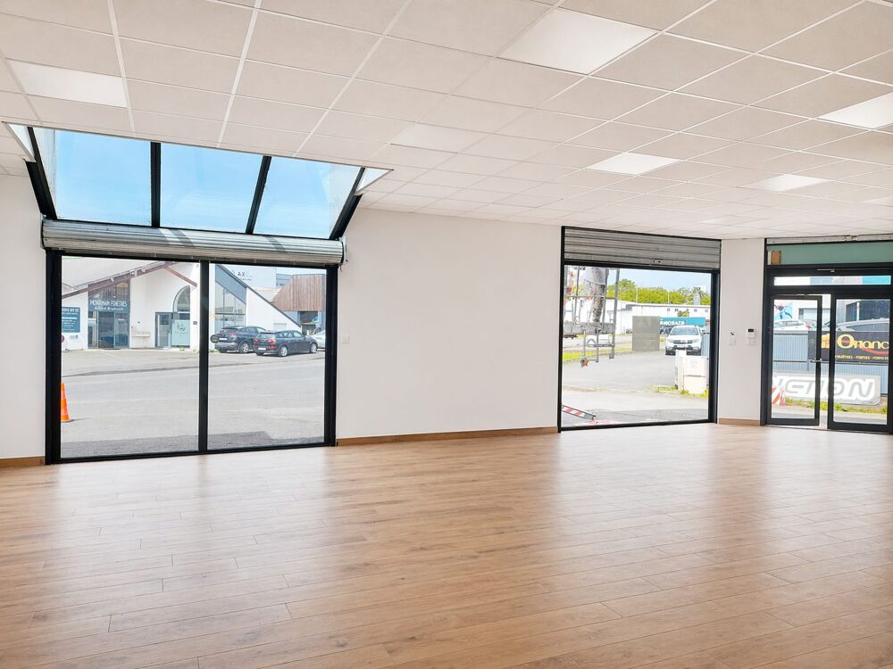   A VENDRE - LOCAL COMMERCIAL de 120 m² environ - AURAY 