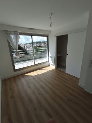  Appartement à louer 4 pièces 98 m²