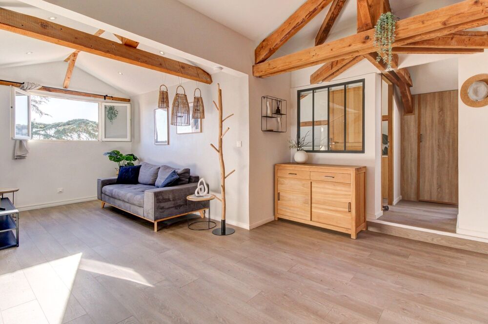 Location Appartement Parc Chambrun : 3 pièces rénové en dernier étage avec vue Nice