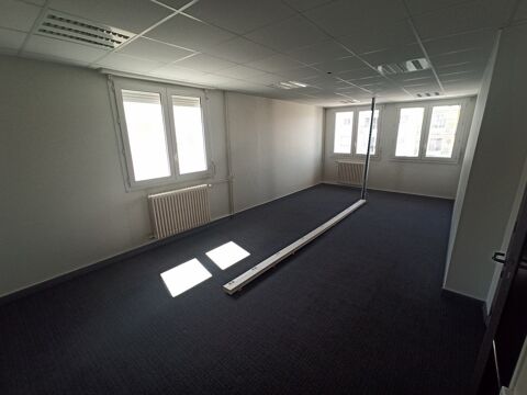   LIMOGES Location Plateau Bureaux 102m² + 4 P 