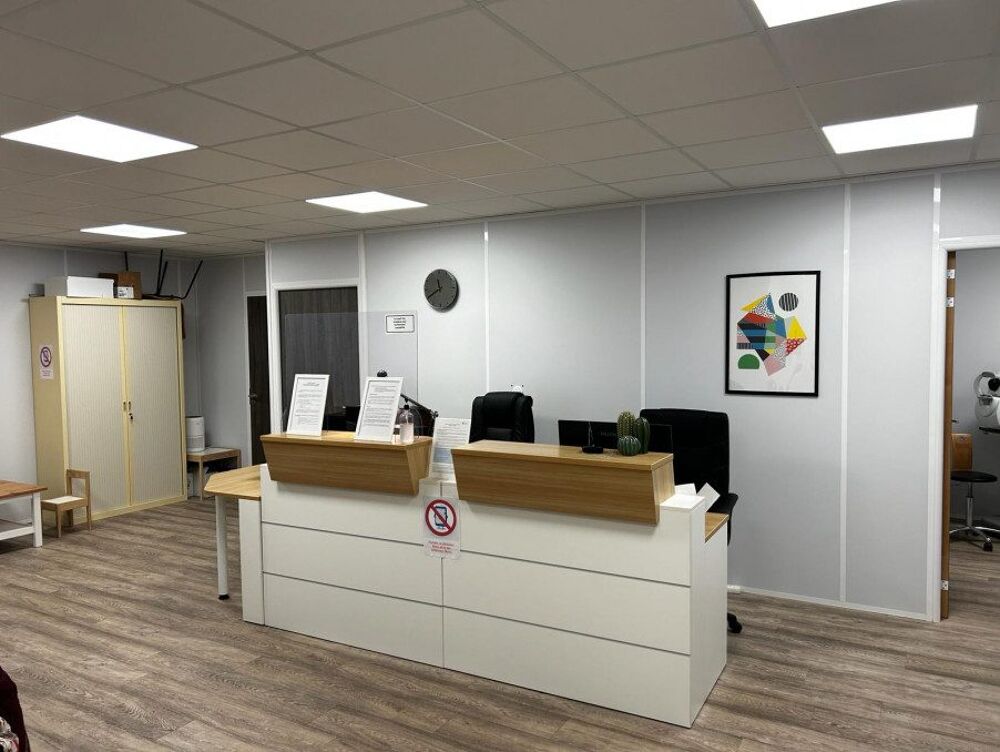   Local professionnel parfait état 