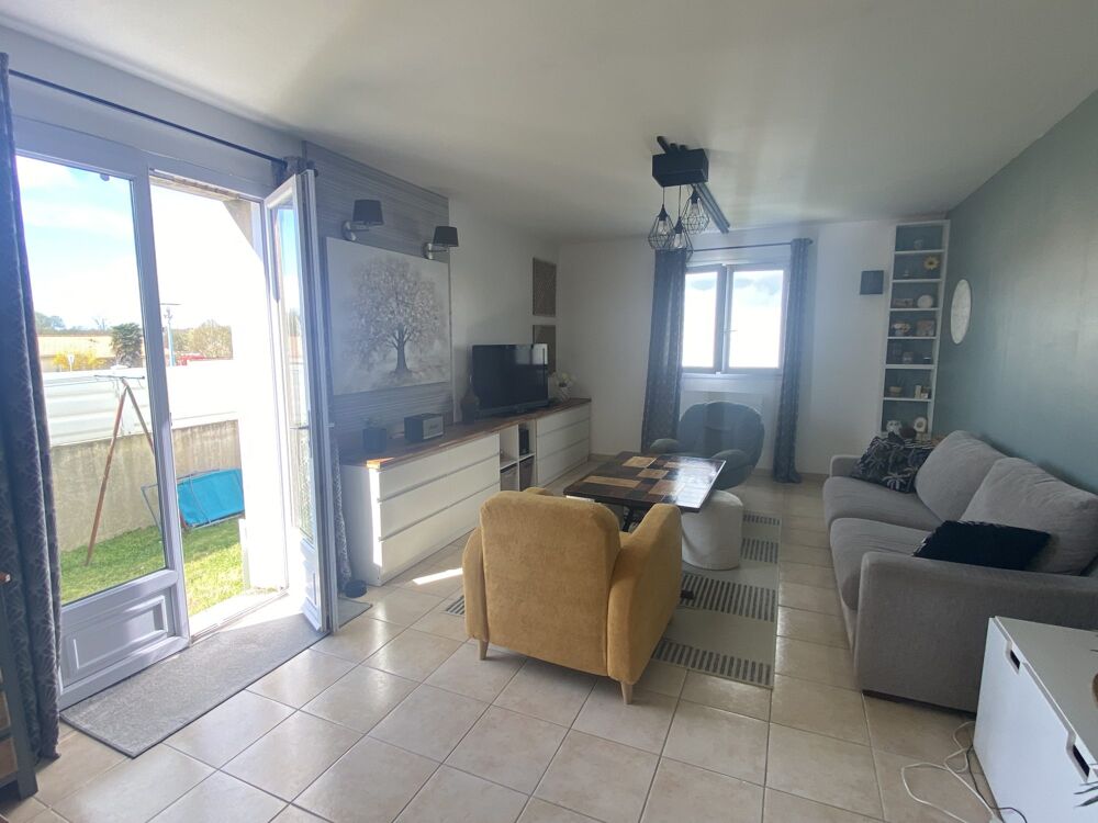 VAIRE, Maison 2 chambres, garage, parking et jardinet