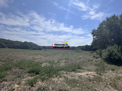   Très bel emplacment aux abords du village 