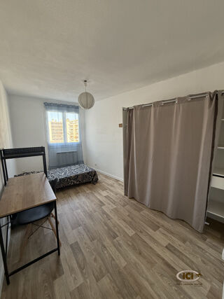  Appartement à louer 5 pièces 104 m²