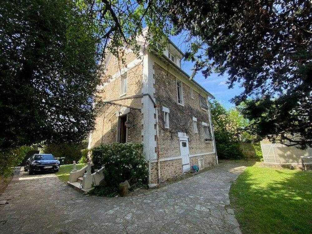 MAISON BOURGEOISE AVEC TERRAIN DE 952 M²