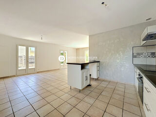 Vente Maison Villa de plain-pied avec jardin proche village Saint-saturnin-lès-avignon