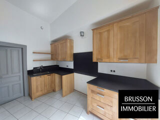  Appartement à louer 2 pièces 82 m²