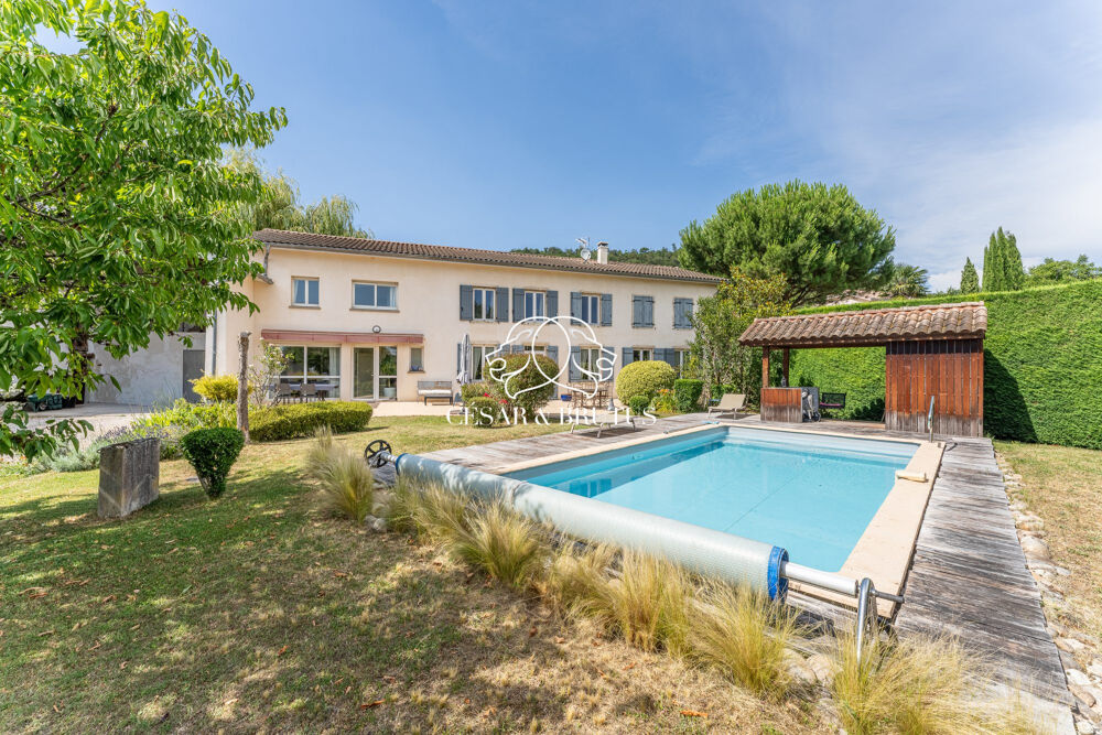 MAISON AVEC PISCINE ET DEPENDANCES