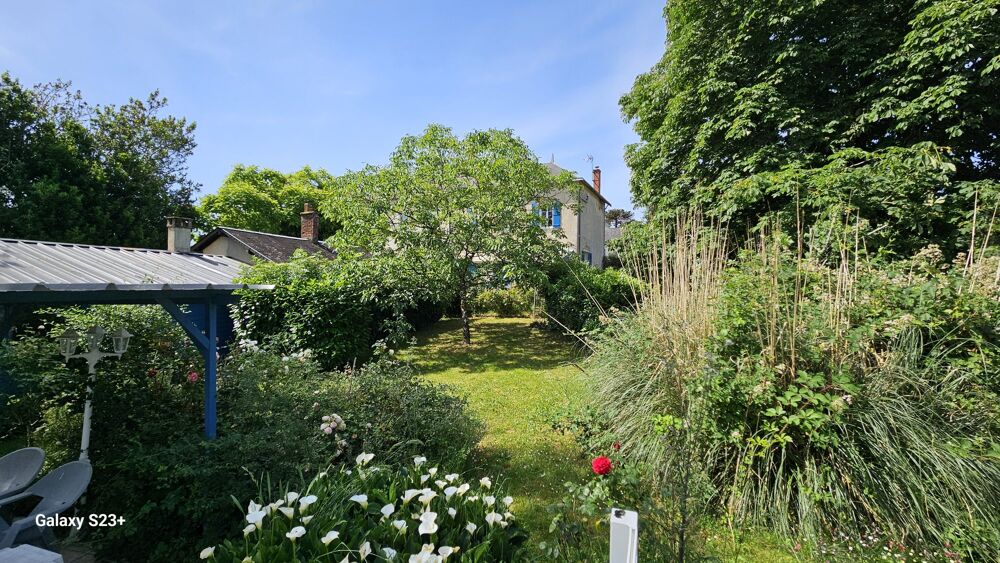 ELEGANTE MAISON EN PIERRE AVEC JARDIN ET PISCINE