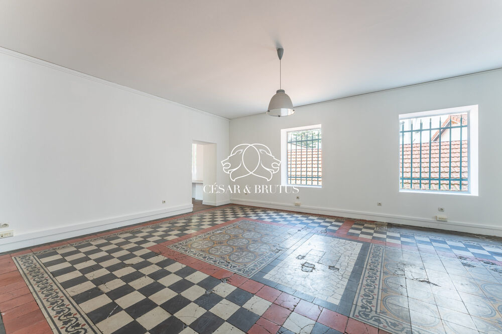 Lyon 7(La Madeleine) : Loft atypique de 244 m²