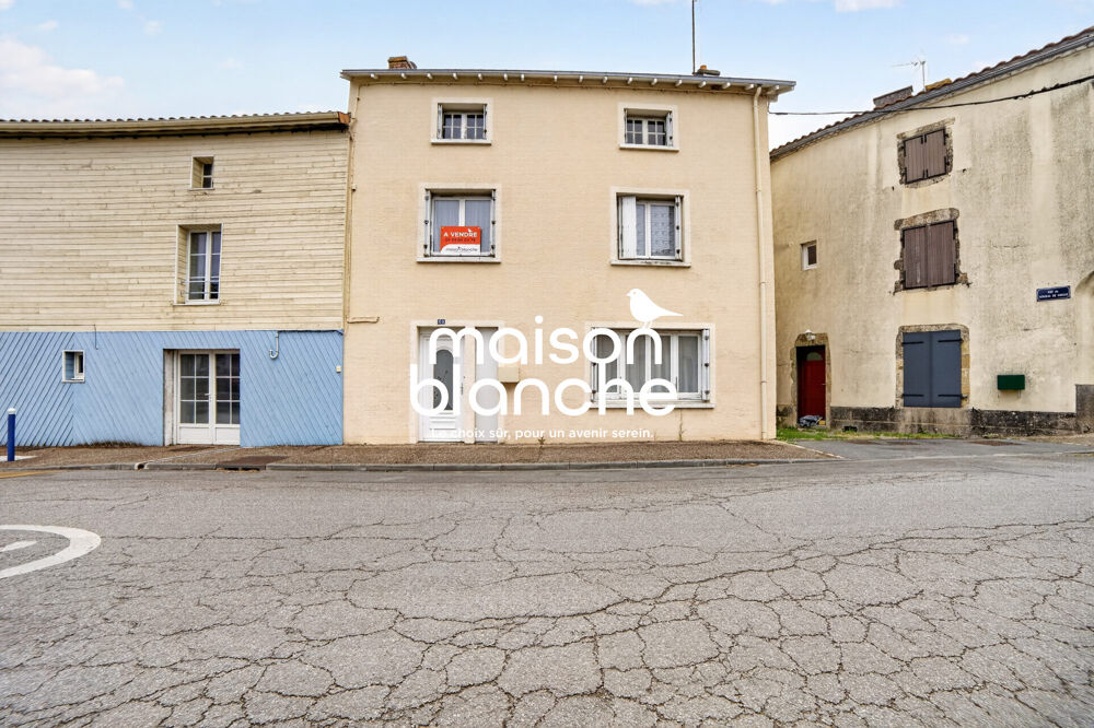 Maison de bourg avec terrain clos et dépendances