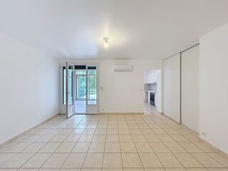  Appartement à louer 3 pièces 78 m²