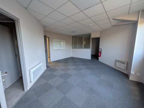 VANNES EST - Bureaux de 40 m&sup2; environ 440 56860 Séné