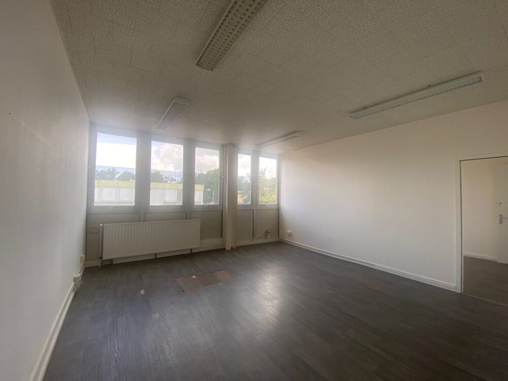  Bureaux en R+1 de 245 m² situé à LIMOGES ! 