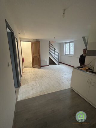  Appartement à louer 4 pièces 77 m²