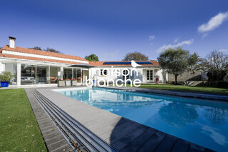  Maison  vendre 8 pices 210 m