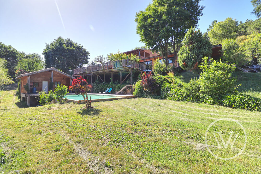Propriété de 237m² avec piscine sur 4500m² de terrain, La Ba