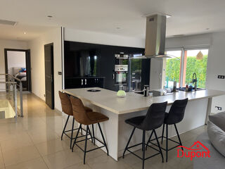  Maison � vendre 6 pi�ces 212 m�