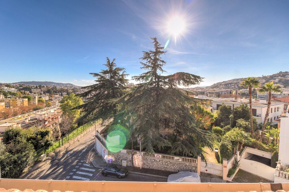 Location Appartement Parc Chambrun : 3 pièces rénové en dernier étage avec vue Nice
