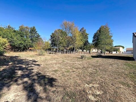   terrain constructible arboré 750 m² 