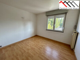 Appartement à louer 4 pièces 74 m²
