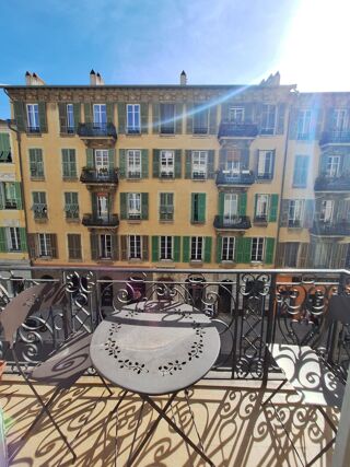  Appartement à louer 4 pièces 138 m²