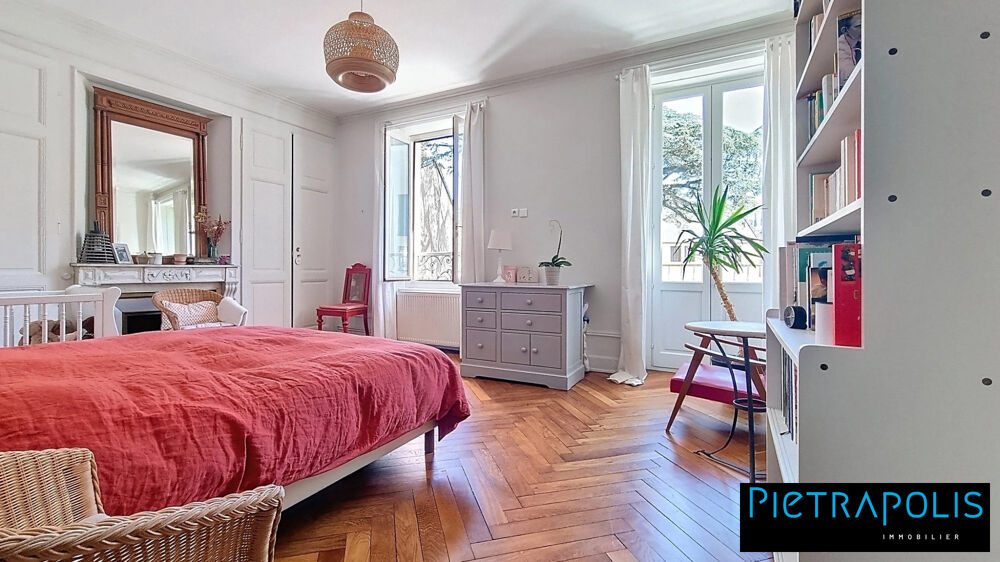 HORLOGE - T4 Bourgeois de 114m² - Parking