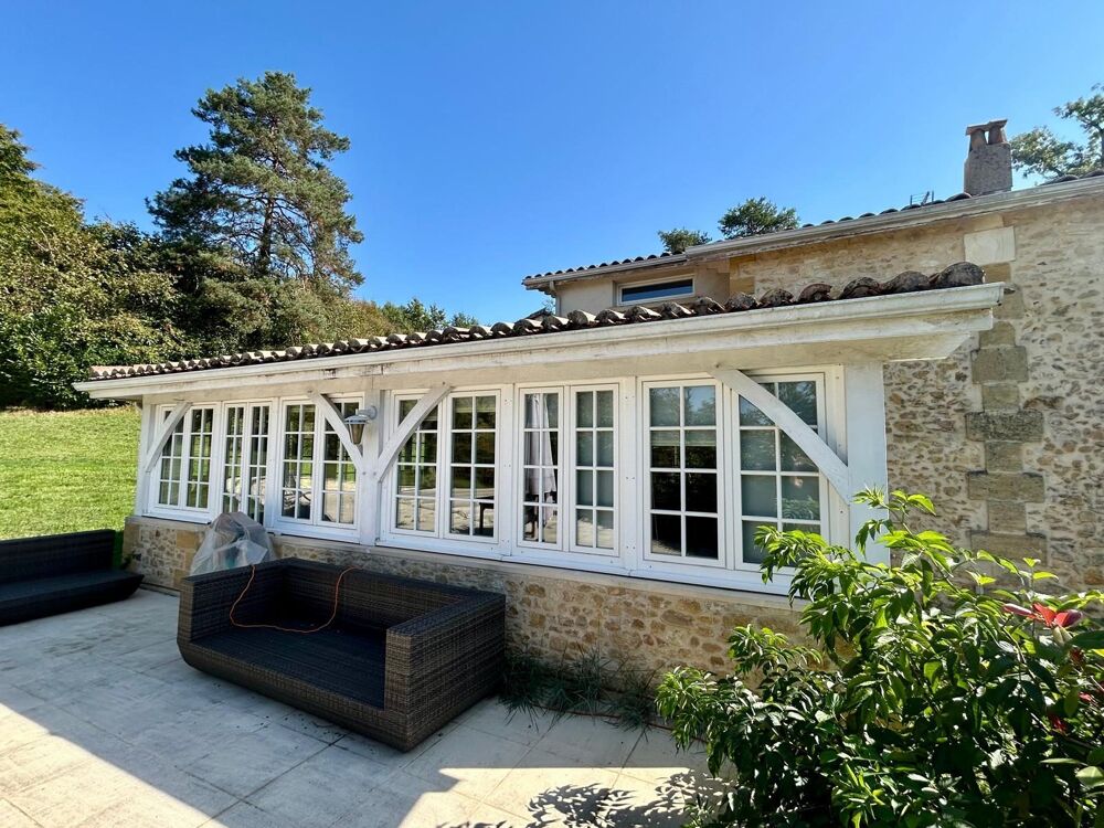 Maison de charme avec piscine et triple garage sur les hauteurs