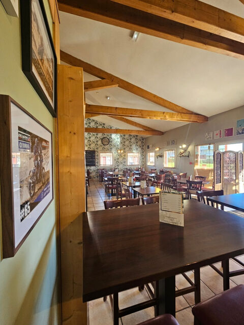   Local 200 m² pouvant recevoir un restaurant proche Niort 