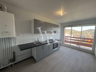  Appartement à louer 3 pièces 82 m²