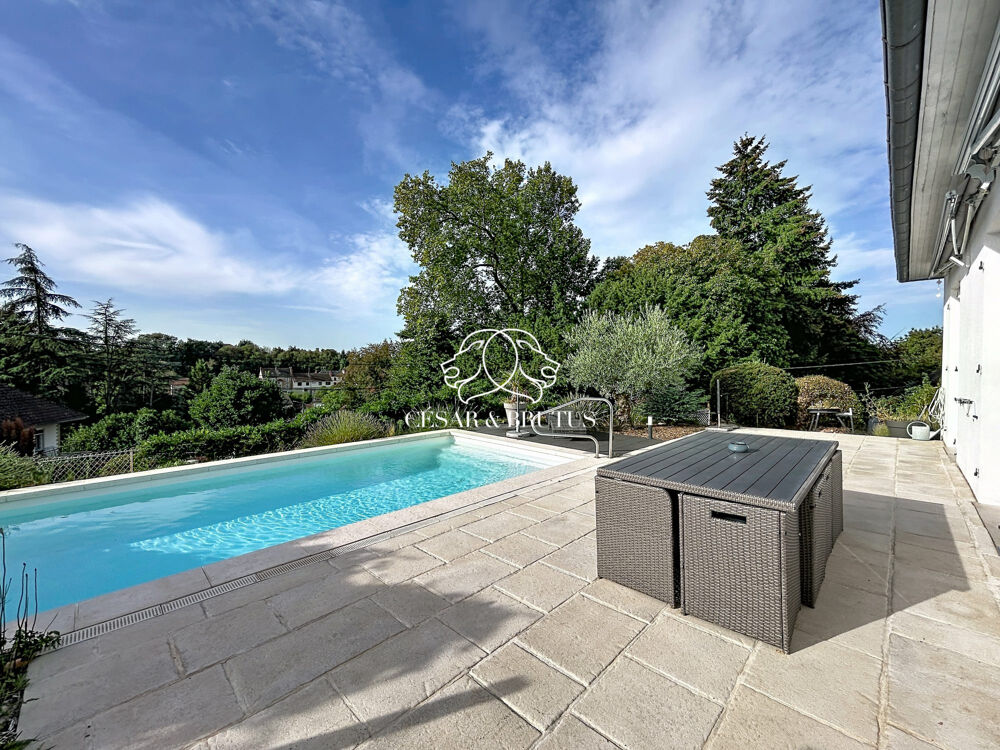 Maison de 182 m2 avec piscine au sel et DPE B à Marcigny